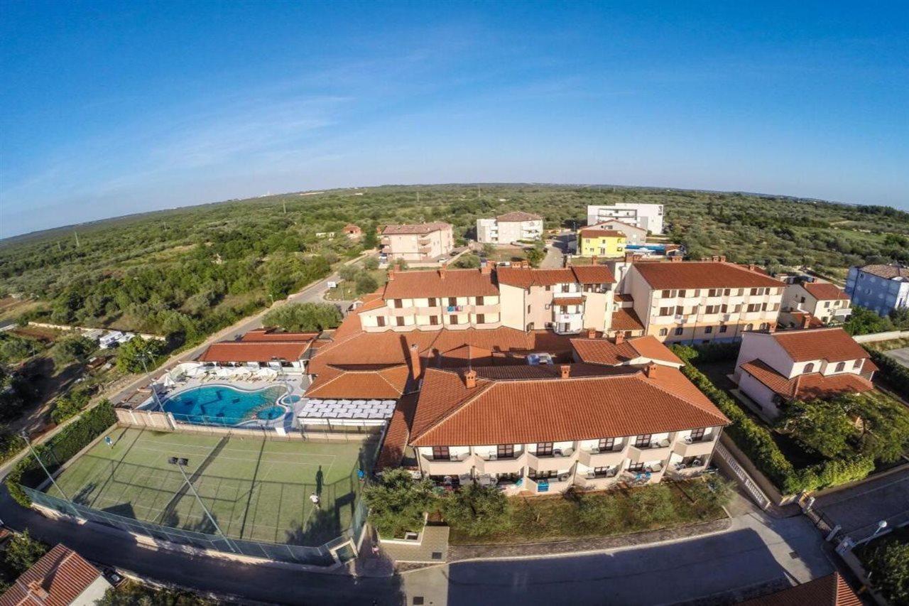 Hotel Villa Letan Fažana Exteriör bild