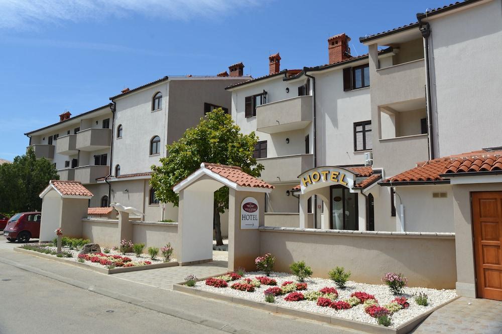 Hotel Villa Letan Fažana Exteriör bild