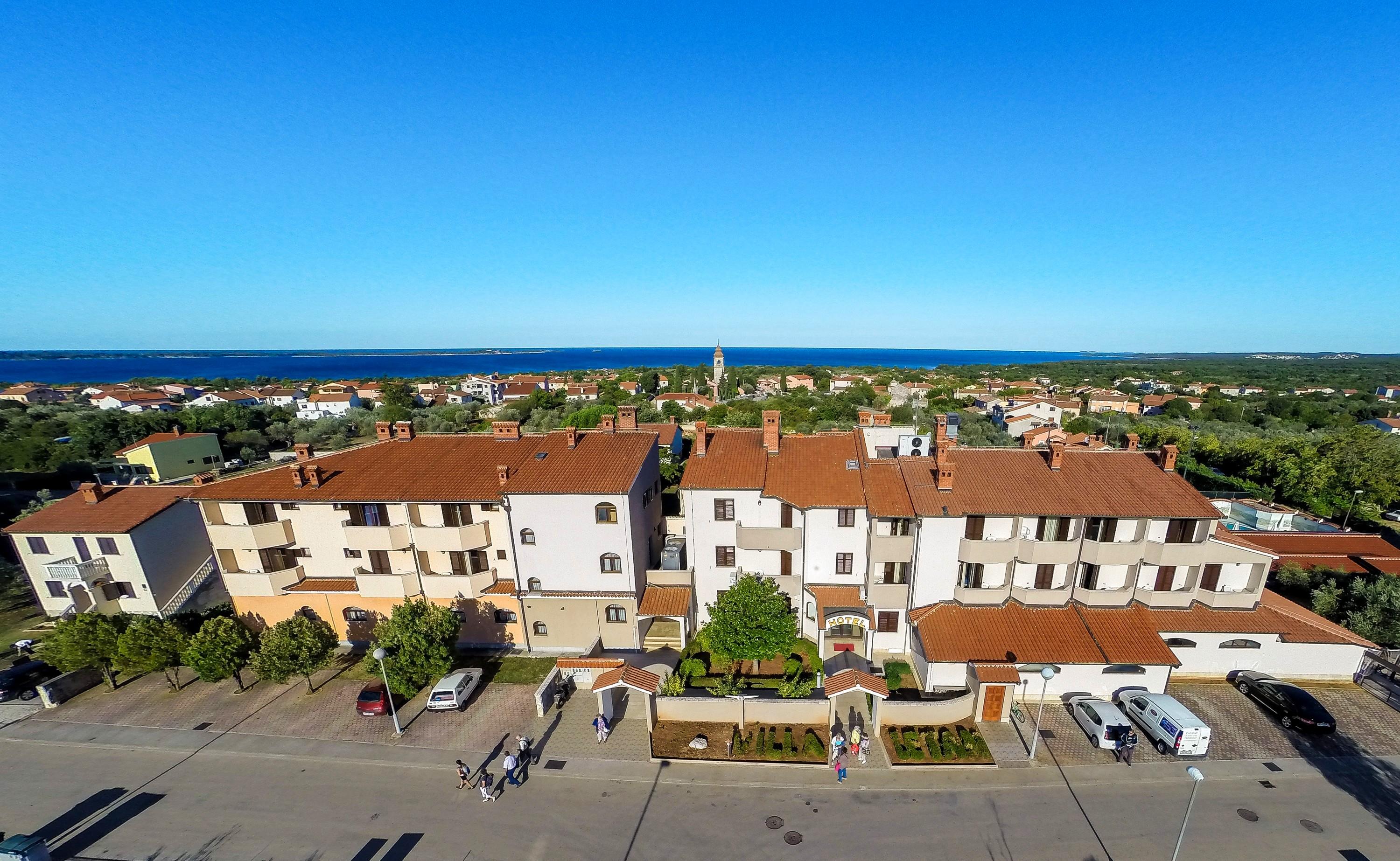Hotel Villa Letan Fažana Exteriör bild