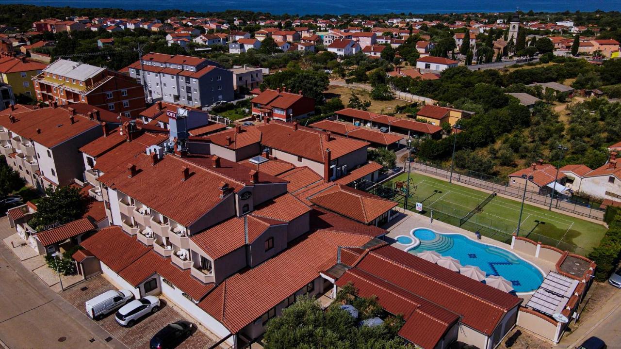 Hotel Villa Letan Fažana Exteriör bild